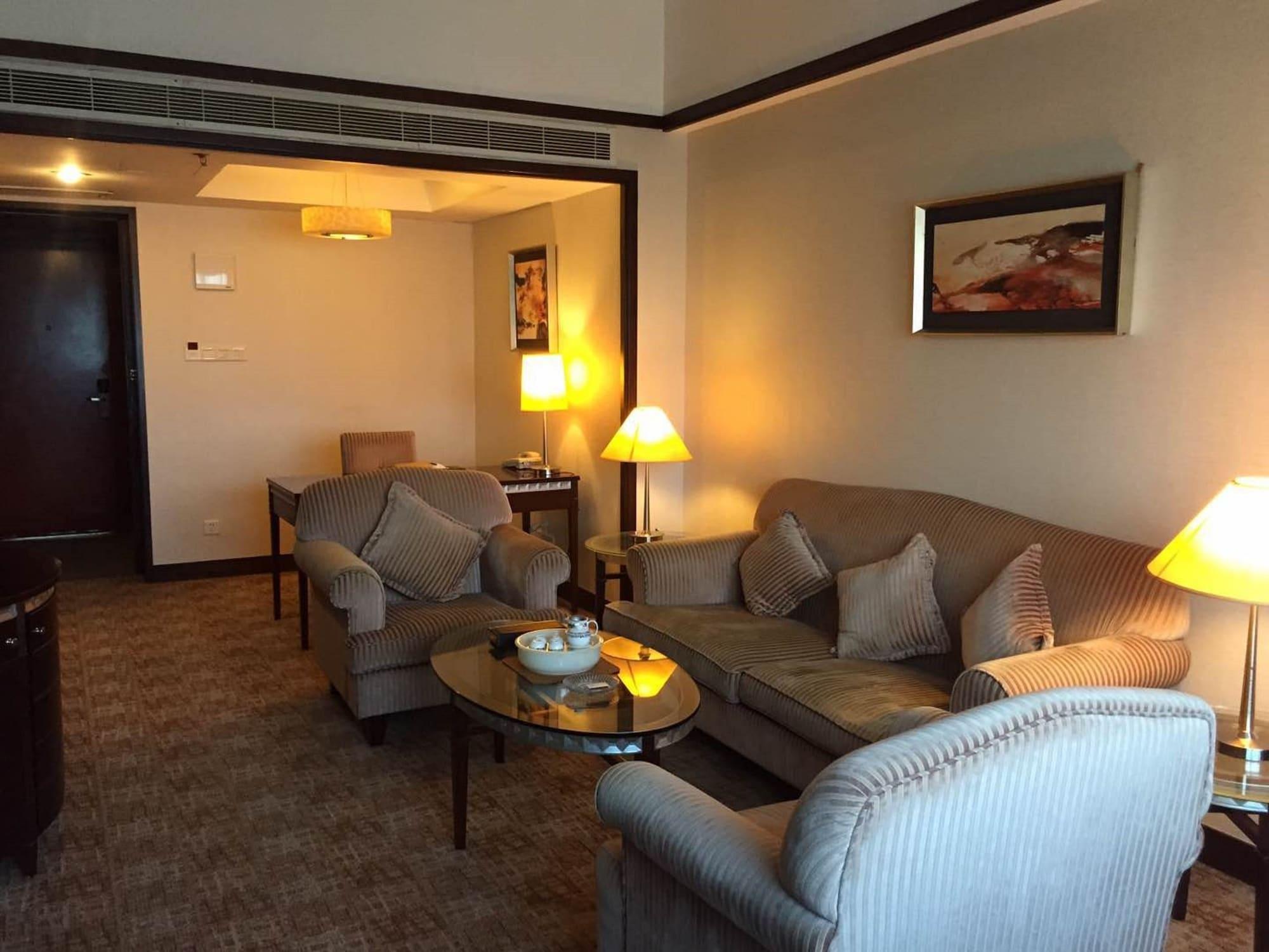 Mandarin Hotel Гуанджоу Екстериор снимка