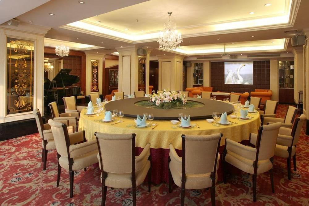 Mandarin Hotel Гуанджоу Екстериор снимка